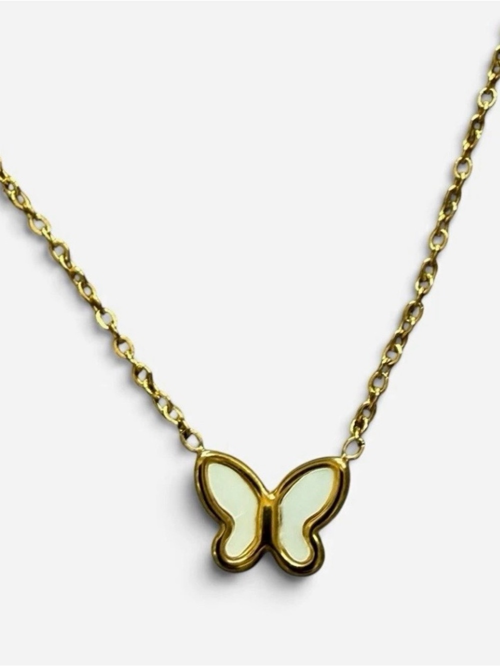 18k Yellow Gold Butterfly Pendant Necklace with Mother-of-Pearl Inlay. Beautiful